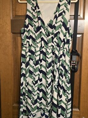 Sleeveless Geometric Chevron Maxi Dress in Navy, Green & White